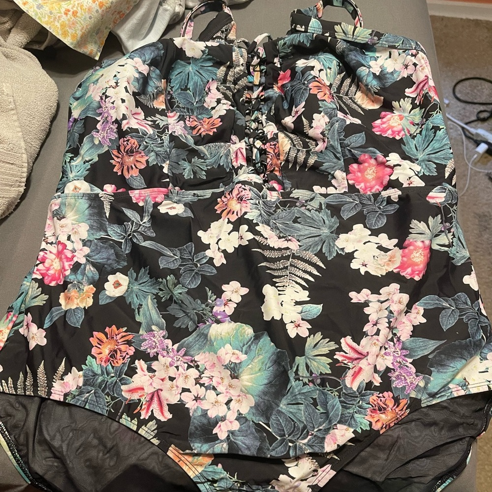 Torrid size 3 one piece like new.